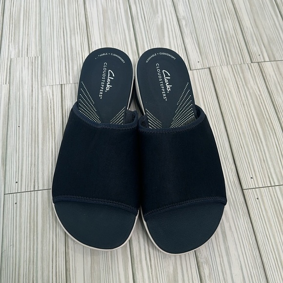 Clarks Arla Cloudsteppers Navy Blue Comfort Slide Summer Sandals Women’s Size 8 - Picture 2 of 12